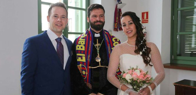 La diócesis de Jerez lamenta que un concejal de Podemos presidiera una boda civil disfrazado de cura