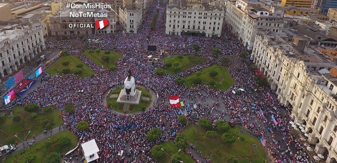 Masiva asistencia a la marcha contra la ideologa de gnero en Per