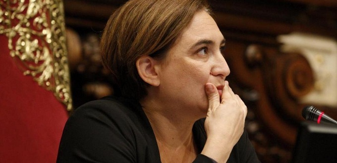 Ada Colau arremete contra la propuesta de ofrecer prioridad a los refugiados cristianos