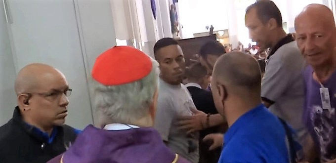 Seguidores de Maduro intentan agredir al cardenal Urosa en la Basílica de Santa Teresa