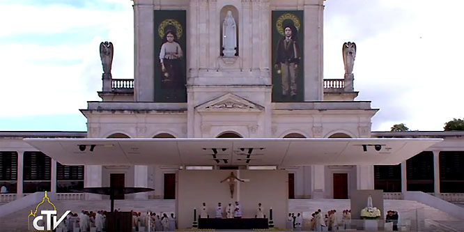 El Papa canoniza a los nios Francisco y Jacinta