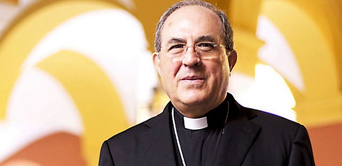 Mons. Asenjo, funcionalmente ciego, ruega al Papa que acelere su sustitución al frente de la Iglesia en Sevilla