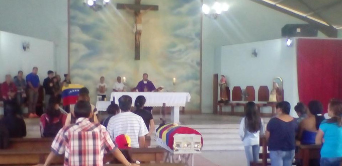 Paramilitares afines a Maduro disparan mientras se celebraba el funeral de una vctima del rgimen