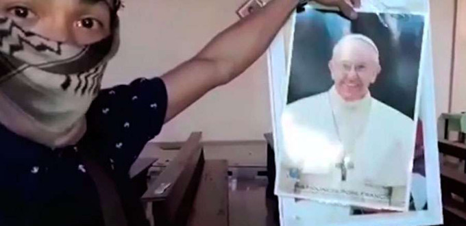 El ISIS difunde un vídeo en el que amenaza al Papa y advierte que quiere llegar a Roma