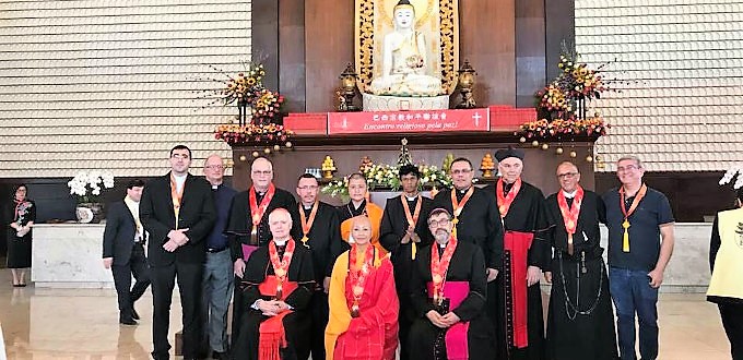 El cardenal Scherer asiste a una ceremonia para venerar a la vez a la Virgen y a Buda