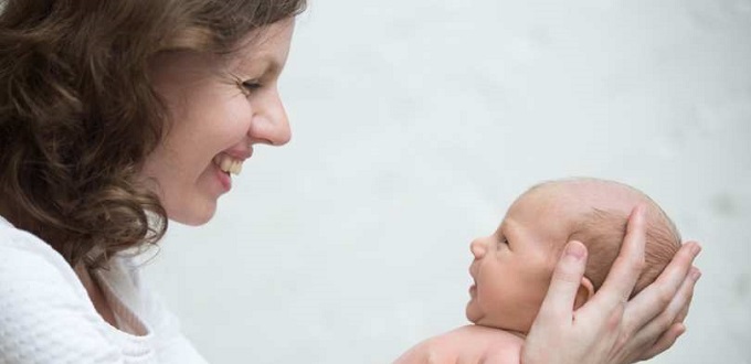 Una enfermera cristiana demanda a hospital por pedirle que ayude a abortar