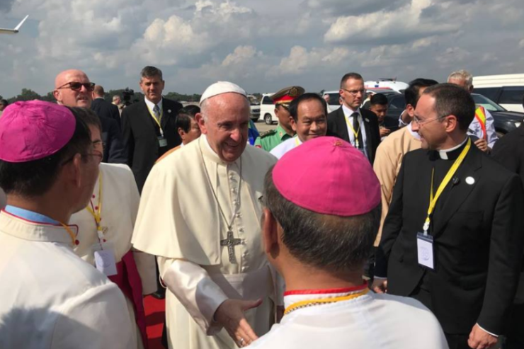 Primeras horas del Papa en Birmania (actual Myanmar)