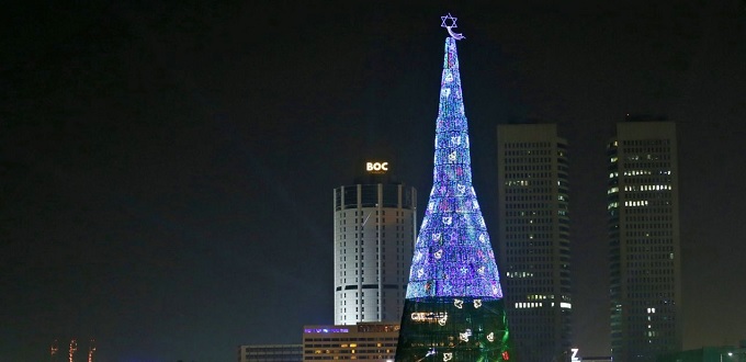 Colombo, el rbol de Navidad ms alto del mundo smbolo de unidad