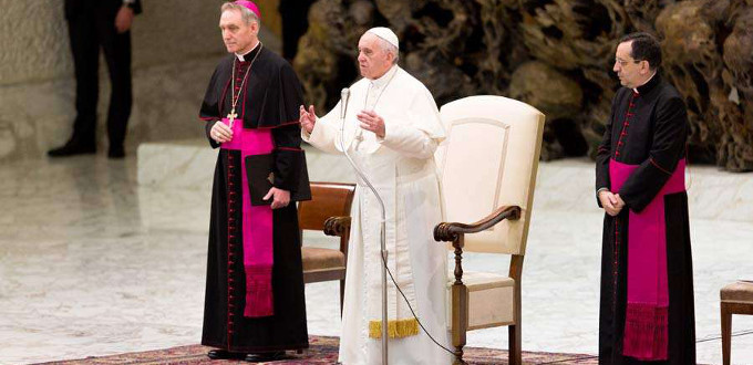 El Papa pide no llegar tarde a Misa sino antes para preparar el corazón