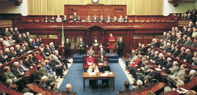 El parlamento de Irlanda propondrá a los ciudadanos eliminar el derecho a nacer de su Constitución