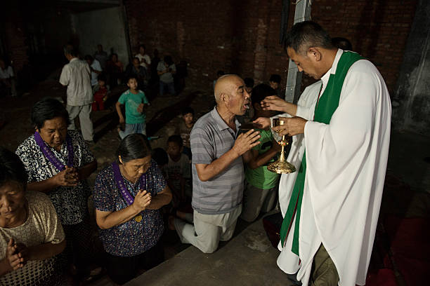China: la Santa Sede pide a un obispo fiel que renuncie para que su puesto lo ocupe un obispo cismático