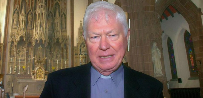 El clérigo católico de más rango en la Isla de Man arremete contra los provida y defiende a los proabortistas