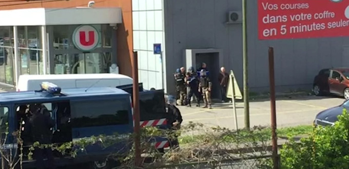 Un terrorista del Estado Islmico mata a tres personas antes de ser abatido por la polica francesa
