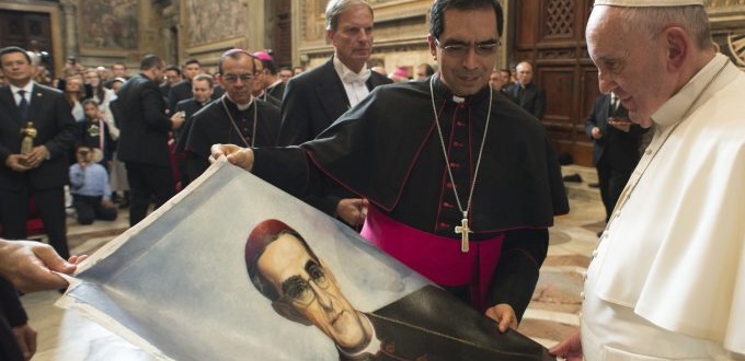 El Papa aprueba trece causas de canonizacin