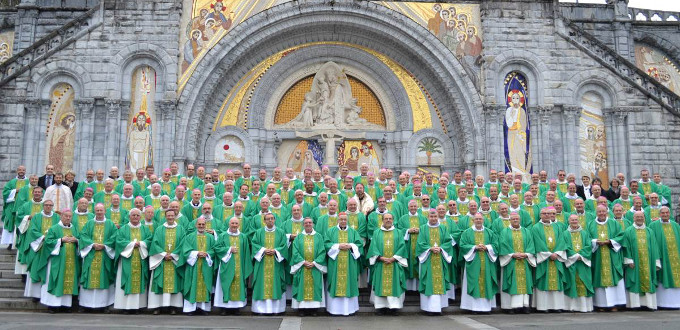 Los obispos franceses lamentan que se siga prohibiendo el culto religioso a la vez que se permiten otras actividades
