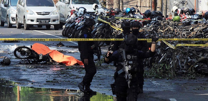 Ataque terrorista en Indonesia causa una decena de muertos y 40 heridos