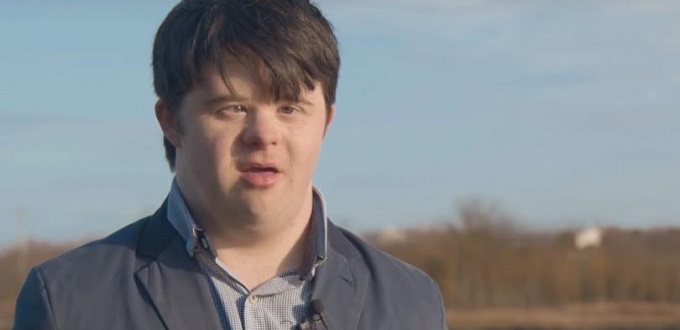 Hombre con síndrome de Down insta a Irlanda a proteger a los bebés del aborto