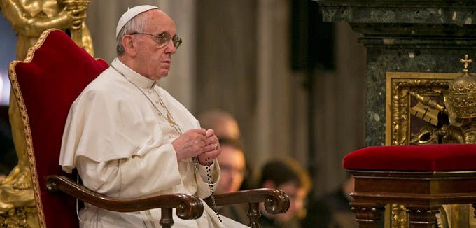 El Papa también comienza el mes de mayo con el rezo público del santo Rosario a la Virgen María