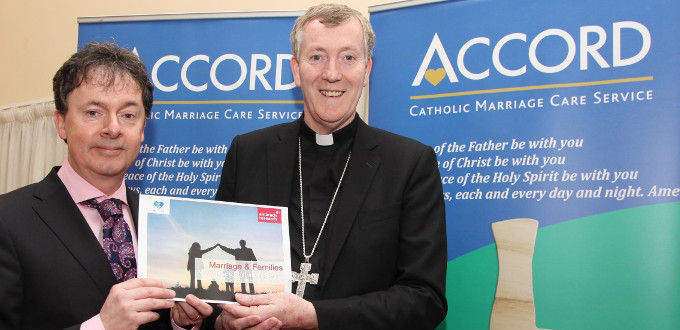 Agencia de consejería matrimonial dependiente de obispos irlandeses atenderá a parejas homosexuales