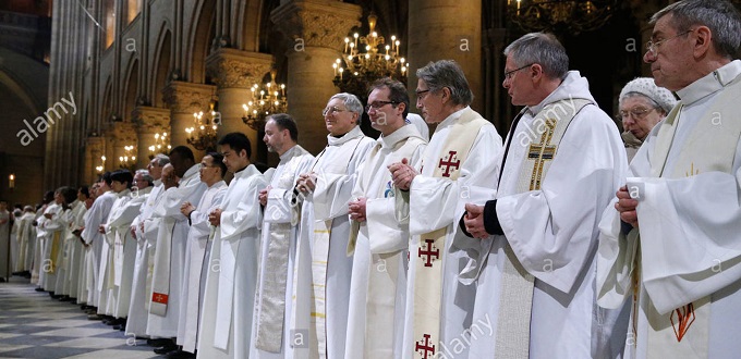 58 diócesis francesas no tienen ordenaciones este año