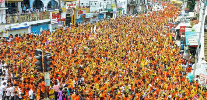 La India laica agasaja a los fieles de la religin hinduista