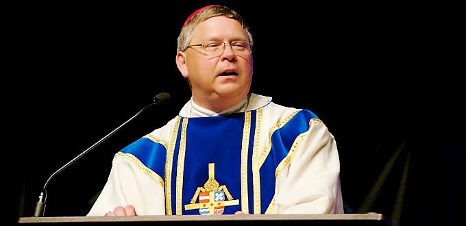 Mons. Rick Stika cree que el pueblo merece oír algún comentario del Papa sobre la carta de Viganó