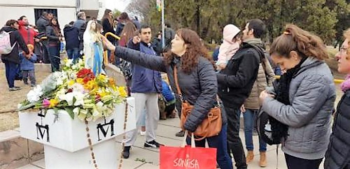 Restituyen una imagen de la Virgen profanada por abortistas en la Universidad Nacional de Cuyo