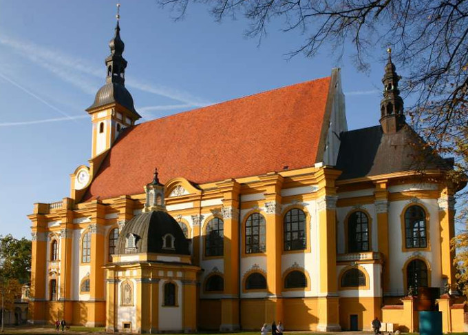 Los cistercienses fundan una nueva comunidad en el convento de la localidad alemana de Neuzelle