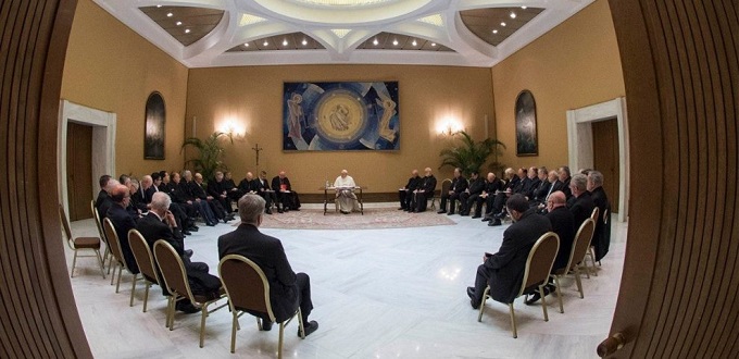 El Papa Francisco expulsa a dos obispos chilenos del estado clerical