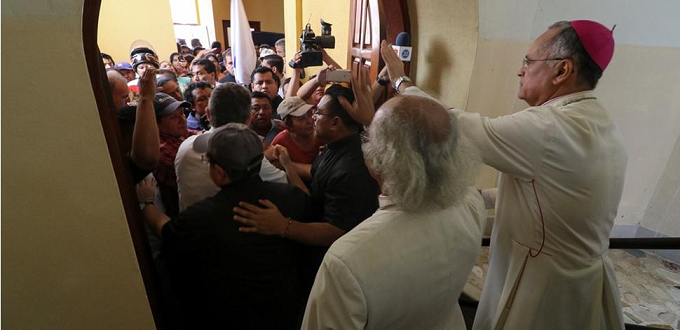 Daniel Or­te­ga acusa a los obis­pos de ser pre­sun­ta­men­te cri­mi­na­les y te­rro­ris­tas.