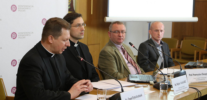 Aumenta ligeramente el número de católicos practicantes en Polonia