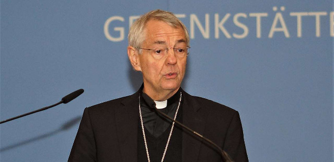 Mons. Ludwig Schick recuerda la importancia vital del sacerdocio sacramental para la Iglesia