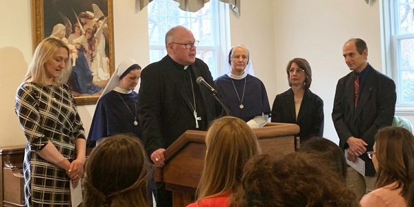 Cardenal Dolan a embarazadas vulnerables: «Haremos todo para ayudarlas para que nunca sientan que no tienen otra alternativa diferente al aborto»