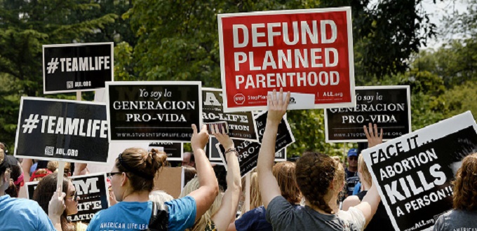 Nuevas reglas federales del Gobierno de Trump reducen financiamiento de Planned Parenthood