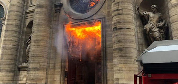 Oleada de profanaciones de iglesias en Francia