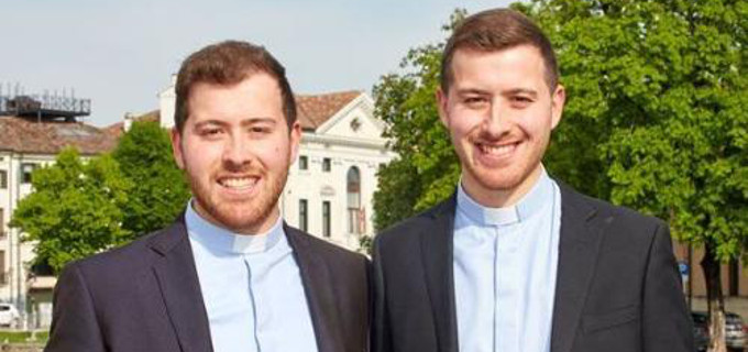 Se ordenan sacerdotes dos hermanos gemelos en Italia