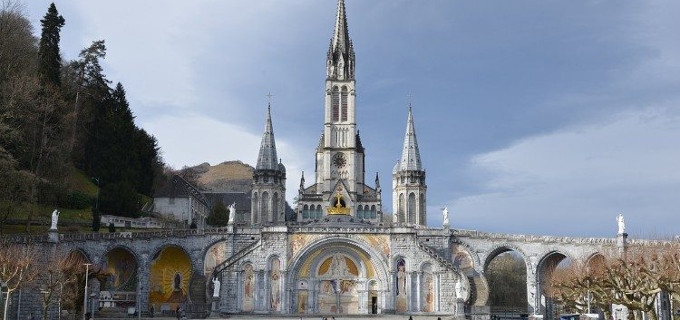 El Santuario de Lourdes cierra por el coronavirus las piscinas donde se bañan los enfermos