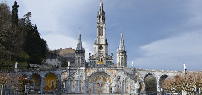 El Papa nombra a Mons. Hrouard delegado pontificio para el Santuario de Lourdes