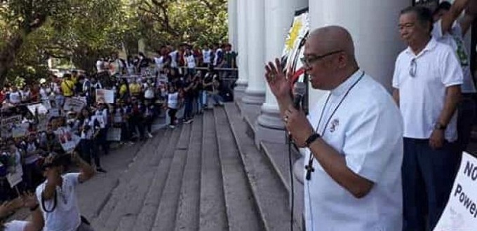 En protesta contra los homicidios extrajudiciales, Negros Occidental tocan las campanas de las iglesias