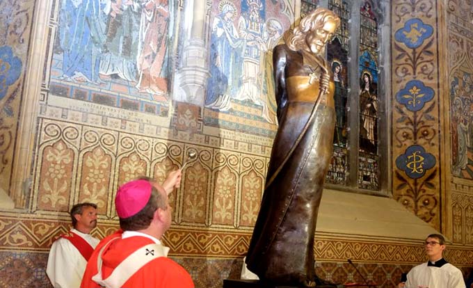Irlanda: Bendición de nueva estatua de san Oliver Plunkett mártir en la catedral de Armagh