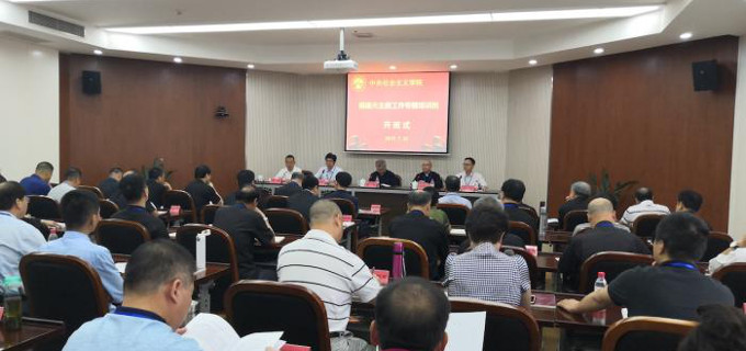 Cursos de formación a sacerdotes en Pekín: «¿Es todavía católica la Iglesia en China?»