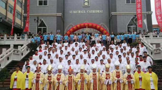 La ordenación de un nuevo obispo chino revela que el Papa se limita a «aprobar» su nombramiento