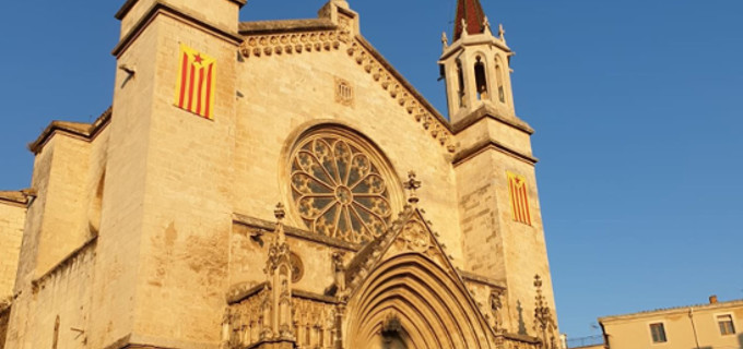 Convierten la basílica Santa María de Villafranca del Panadés en un símbolo del secesionismo catalán