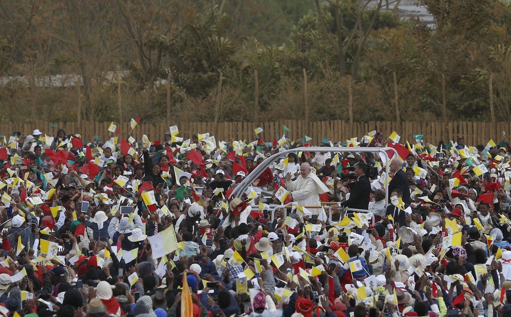 Ms de un milln de personas asisten a la misa con el Papa en Madagascar