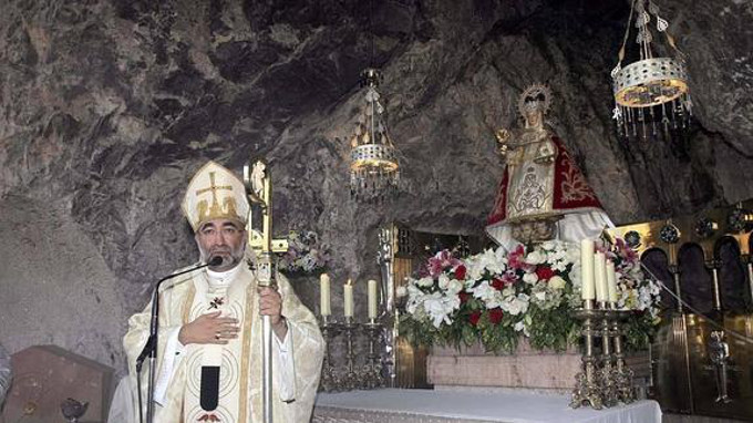 Mons. Sanz Montes pide la intercesión de la Virgen para salvar España