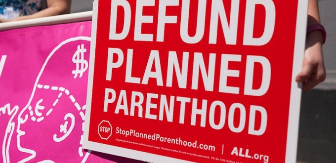 Casi 900 centros de aborto pierden fondos federales gracias al gobierno de Trump