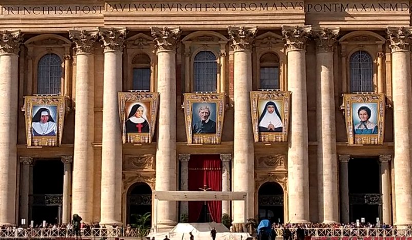 El cardenal John Henry Newman ha sido proclamado santo