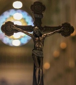 Obispos italianos defienden la presencia de crucifijos en las aulas de clase