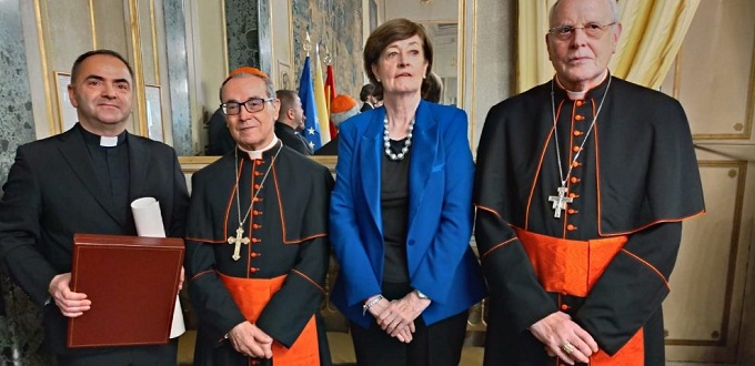 Placa de honor de la Real Orden de Isabel la Católica para el Colegio Español de Roma