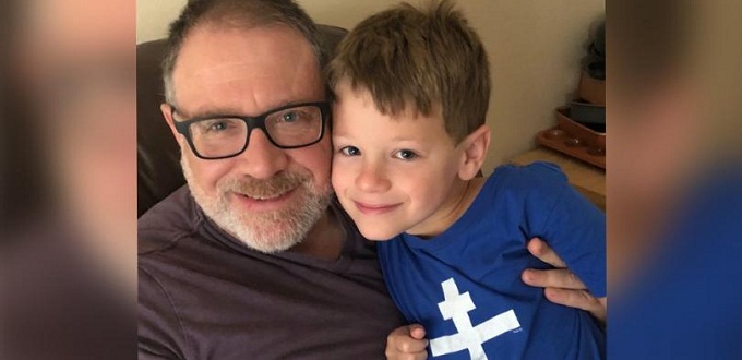 Abogados critican a padre que intenta evitar a su hijo de 7 años una «transición» de género